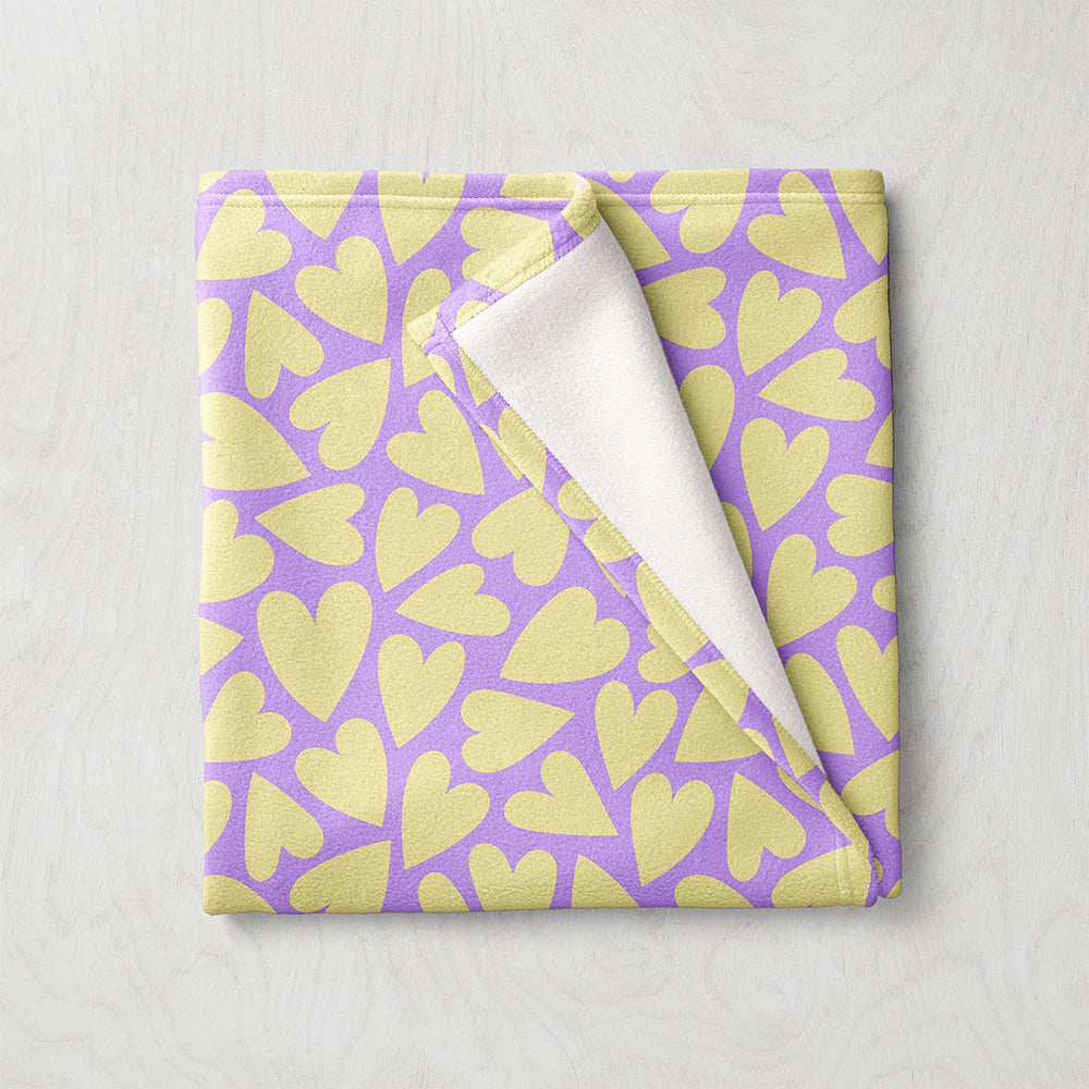 Manta / Toalha Corações Amarelo Fundo Lilás - M044