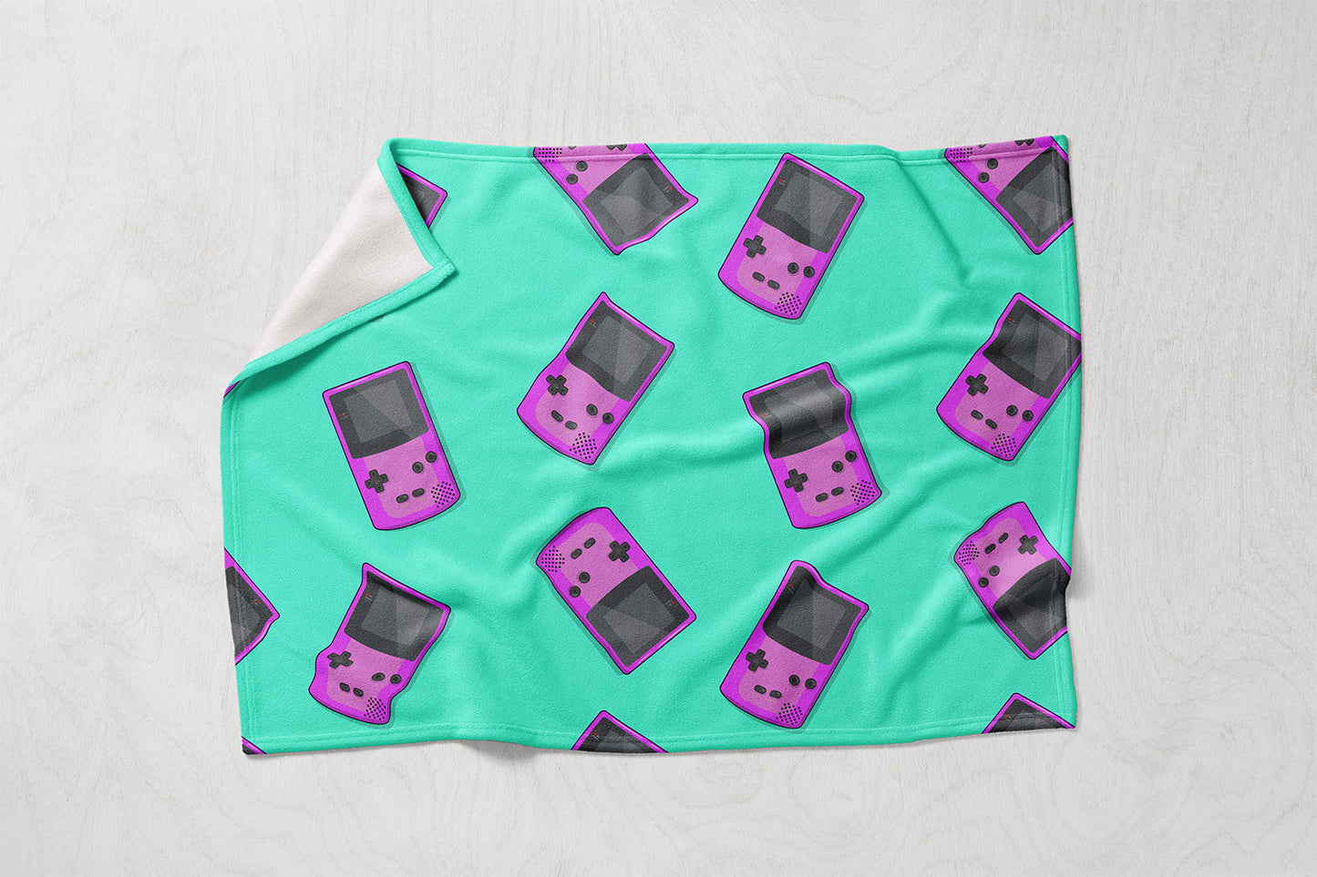 Manta / Toalha Game Boy Roxo Fundo Cyan - M003