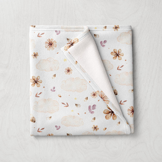 Manta / Toalha Nuvens e Flores Bege Fundo Branco - M021