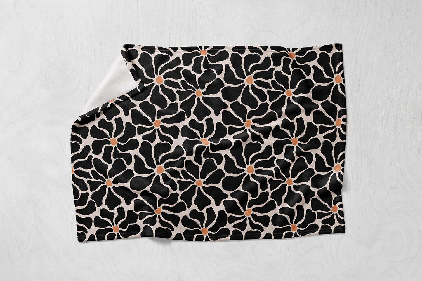 Manta / Toalha Flores Pretas Fundo Bege - M048